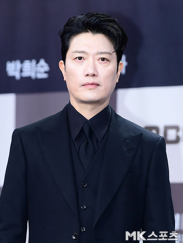 [잡담] 판사이한영) 제작발표회 포토타임 지성,박희순,원진아,태항호,백진희,오세영,황희 | 인스티즈