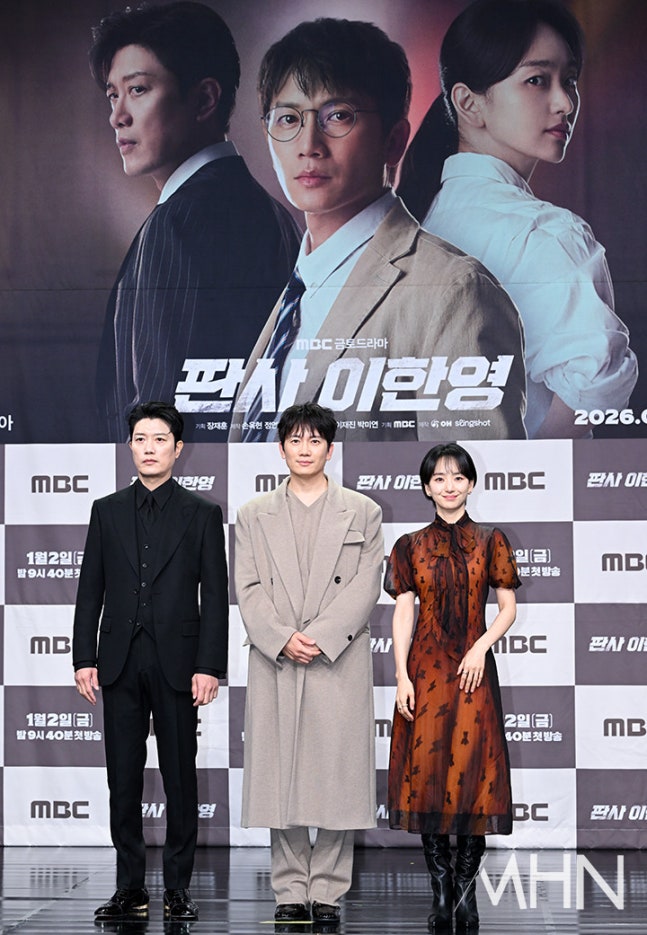 [잡담] 판사이한영) 제작발표회 포토타임 지성,박희순,원진아,태항호,백진희,오세영,황희 | 인스티즈