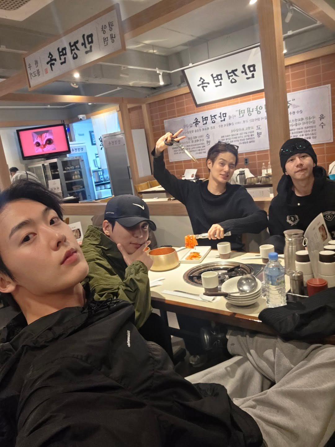 [잡담] 에이티즈 종호 아스트로 산하 이대휘 골차 보민 더보이즈에릭 연말새해 보내기💗 | 인스티즈