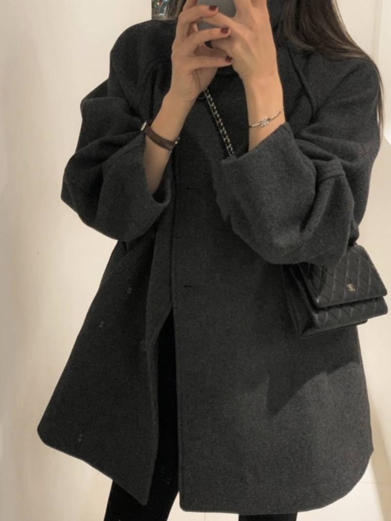 [잡담] 하프코트 사려고 하는데 색상 뭐가 더 나은 거 같아? | 인스티즈