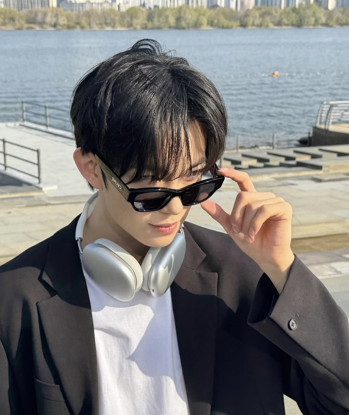 [잡담] 김건우 오늘 뜬 사진 데뷔 전 인스타 사진같아 | 인스티즈