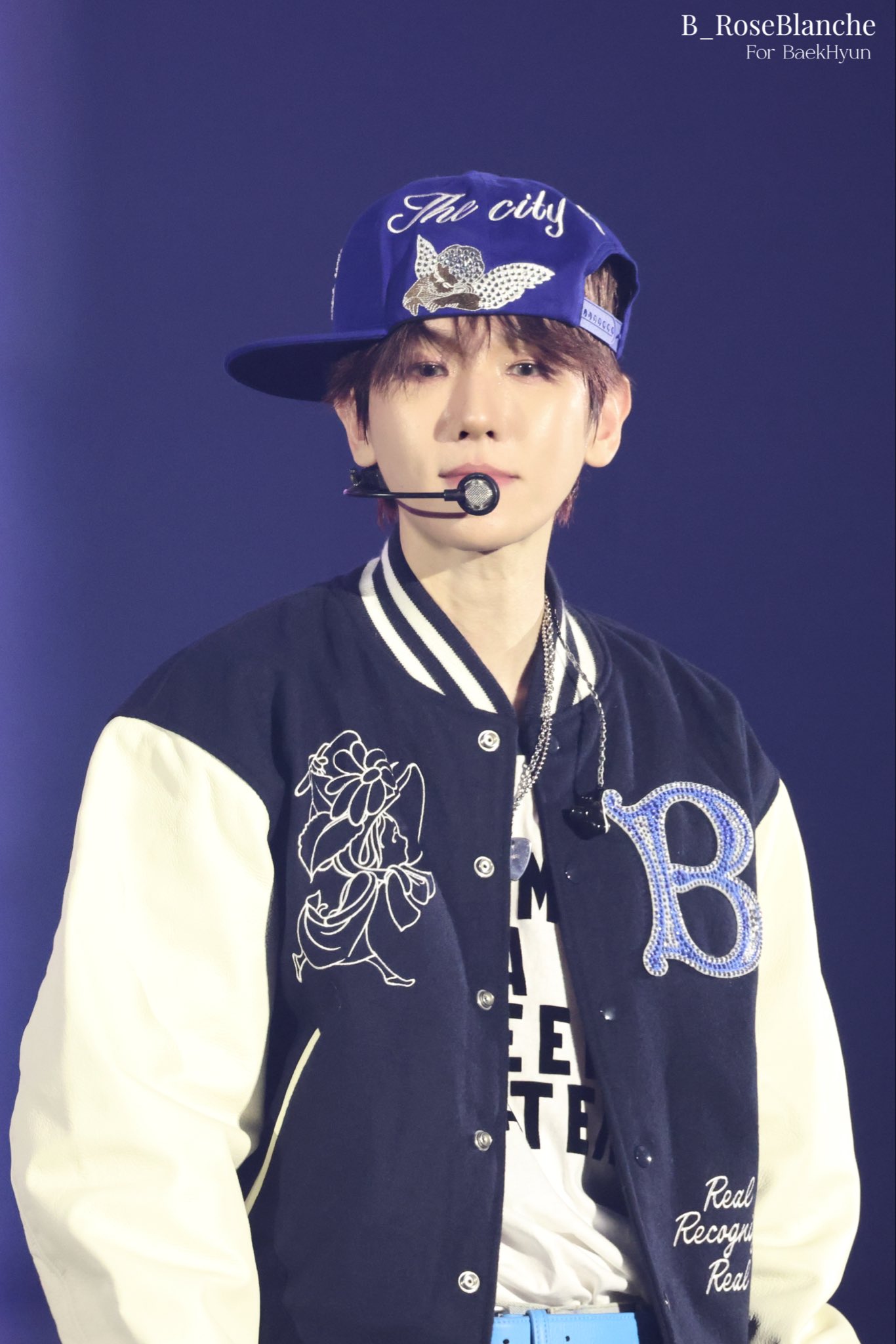 [잡담] 오 백현 신곡무대 스냅백쓴거 완전 옛날같다 | 인스티즈