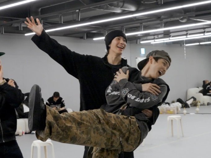 [잡담] 성찬 앤톤 귀여워 🐶🐶 | 인스티즈