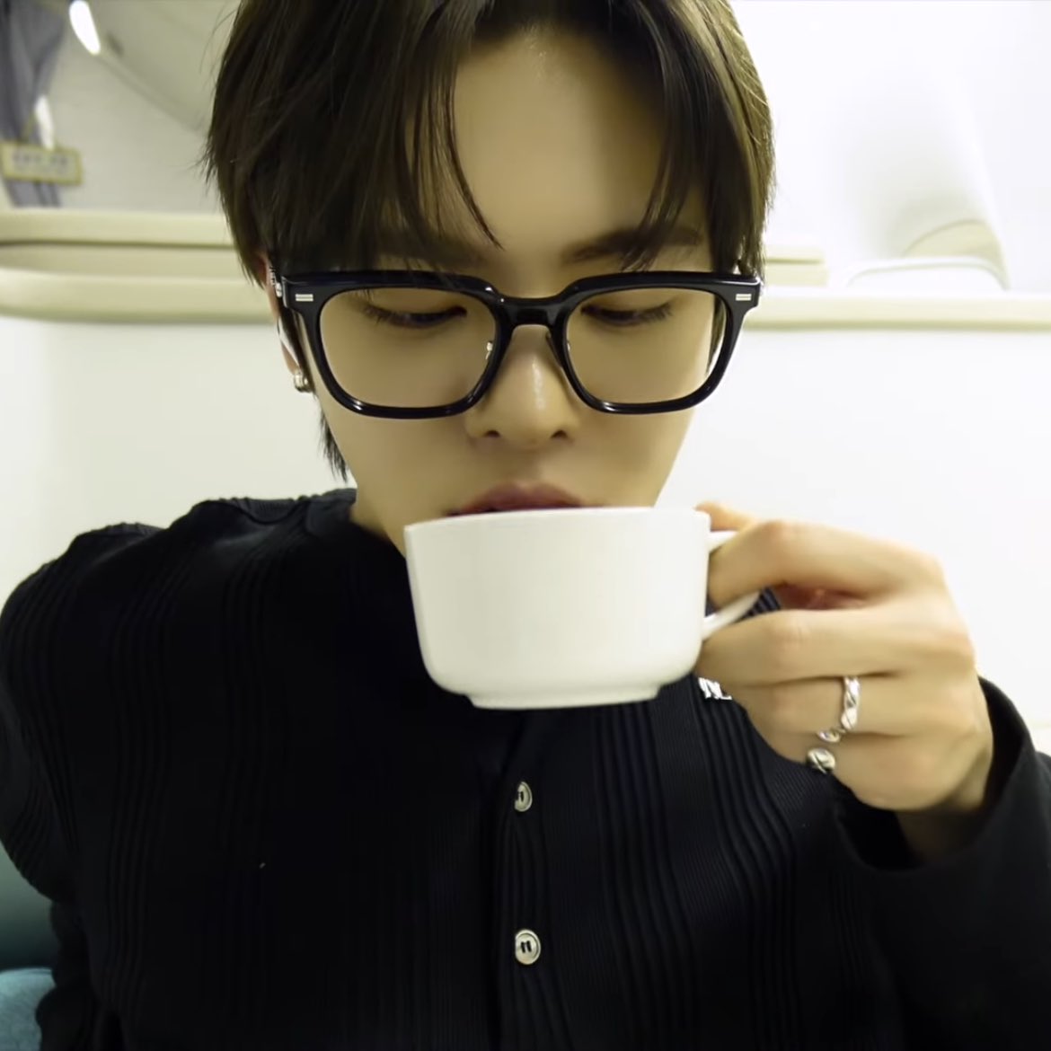 [잡담] 이리오 이짤 영앤리치앤핸썸이야 | 인스티즈