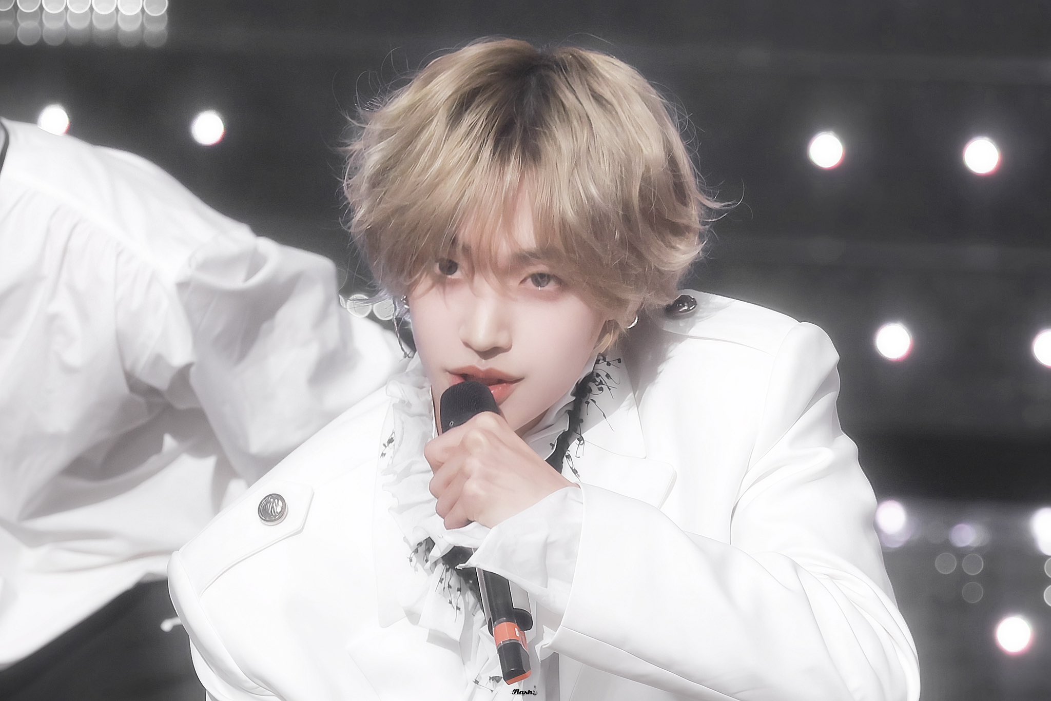 [잡담] 원빈이들아 빨리 원빈이 옷자락 붙잡고 달라붙어 | 인스티즈