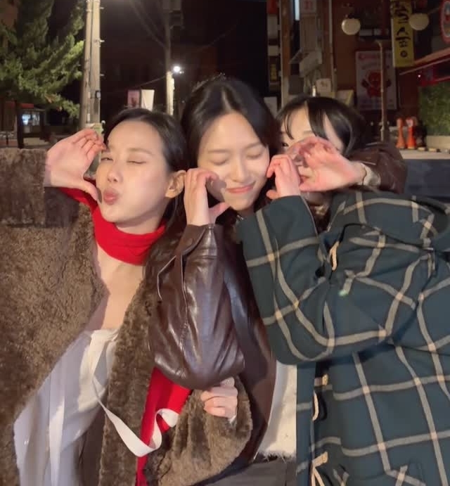 [잡담] "에이프릴 뭉쳤네?”…이나은에 양예나·이진솔까지 '깜짝 회동' [⭐️SNS] | 인스티즈