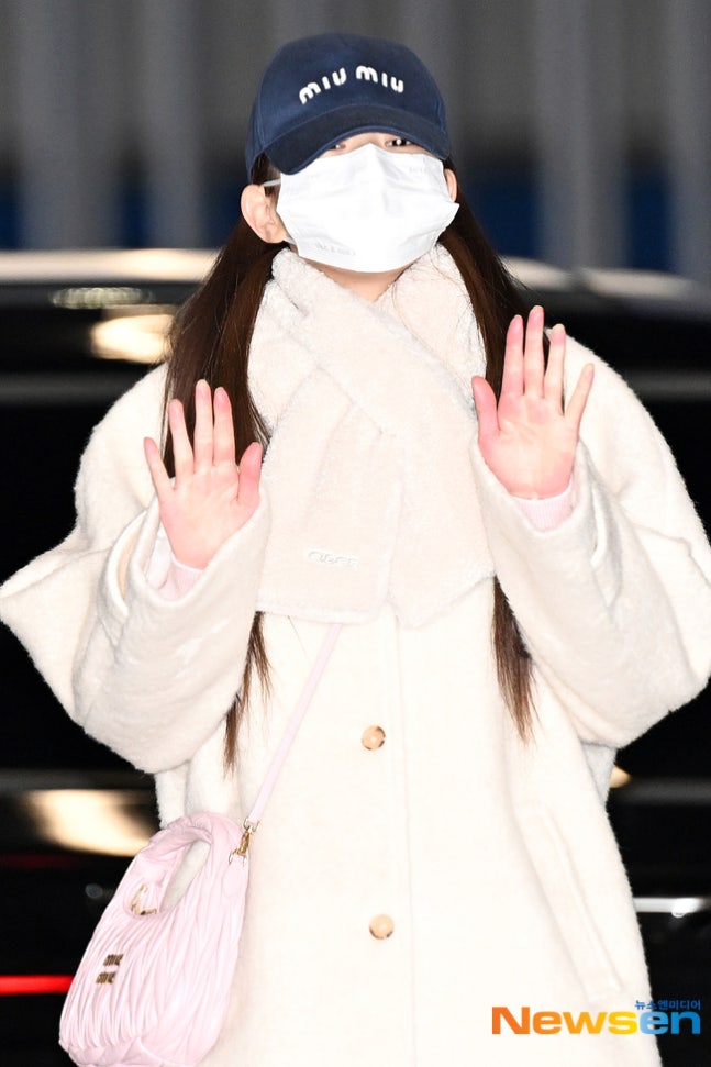 [잡담] 260103 장원영 중국 출국 기사사진 | 인스티즈