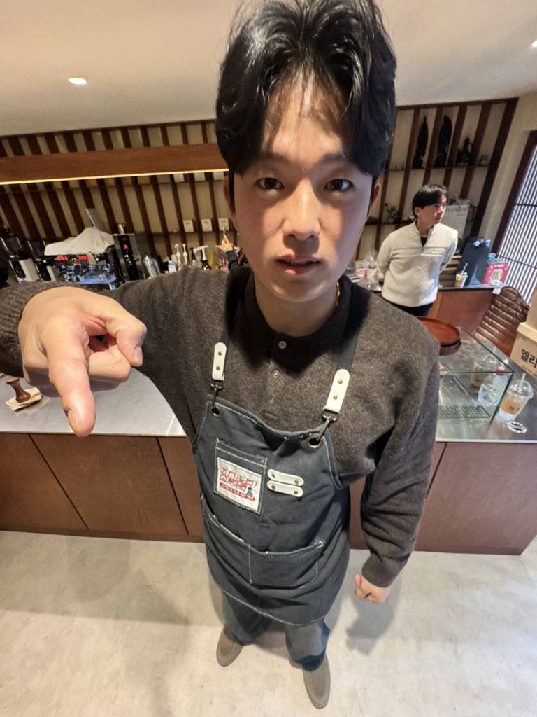 [잡담] 형우 진짜 카페 알바생 같음 | 인스티즈