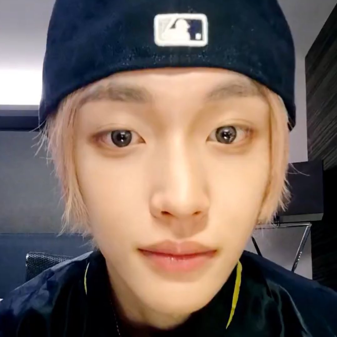 [잡담] 원빈이ㅋㅋㅋㅋ 생각해보니까 이 라방ㅋㅋㅋ 이거랑 똑같다ㅋㅋㅋ | 인스티즈