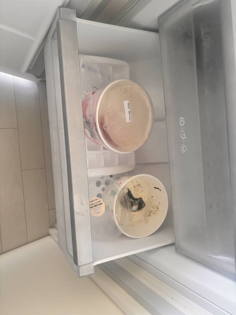 [잡담] 이거 집주인분께 연락 드려야하는지 봐줄수 있을까?..ㅠ | 인스티즈