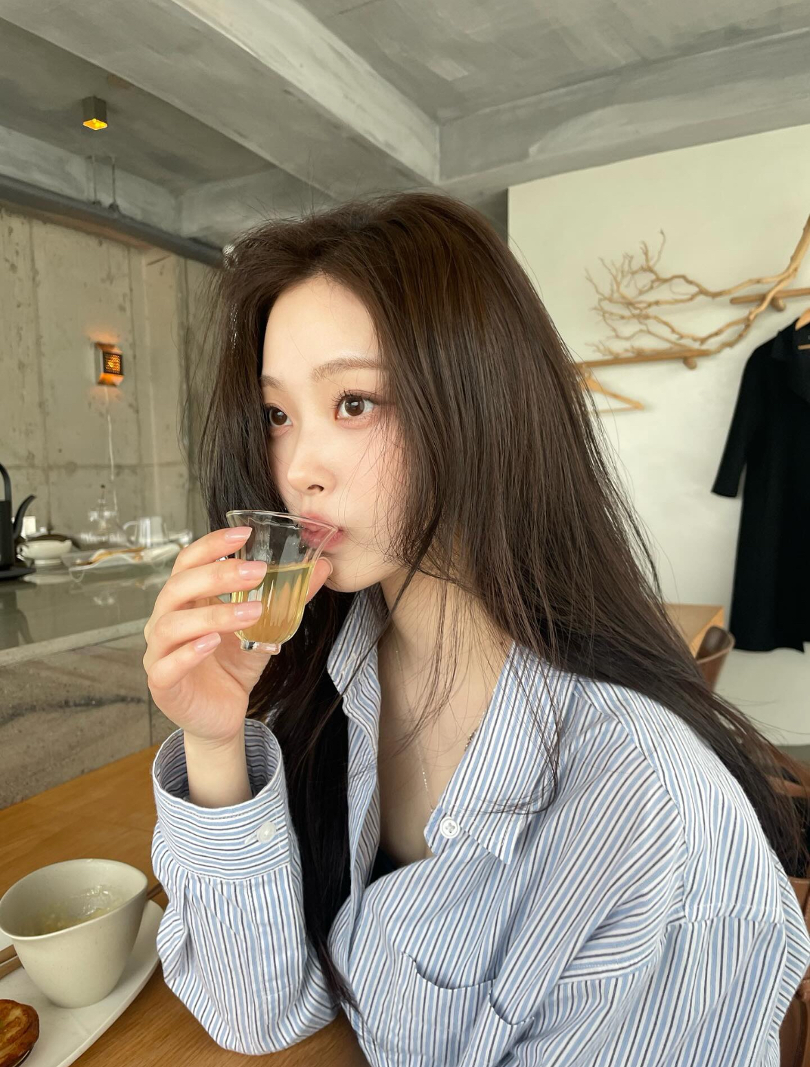 [잡담] 최희진 진짜 너무 이뻐….🐈‍⬛ | 인스티즈