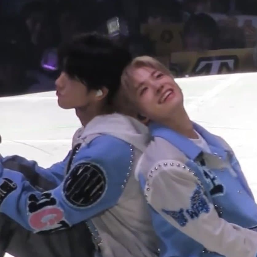 ㄱ [잡담] 유우시 진짜 행복해보인다ㅋㅋㅋㅋ | 인스티즈