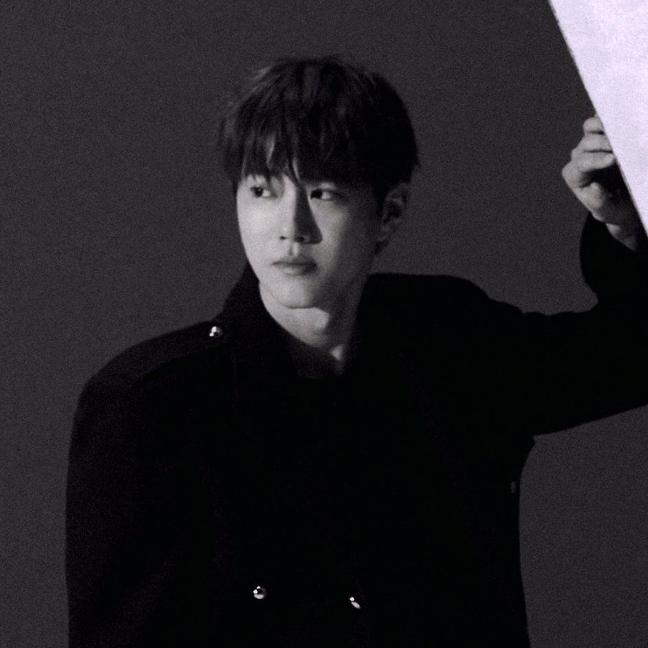 [잡담] 수호 얼굴 흑백 반전한거랑 색입힌거 | 인스티즈