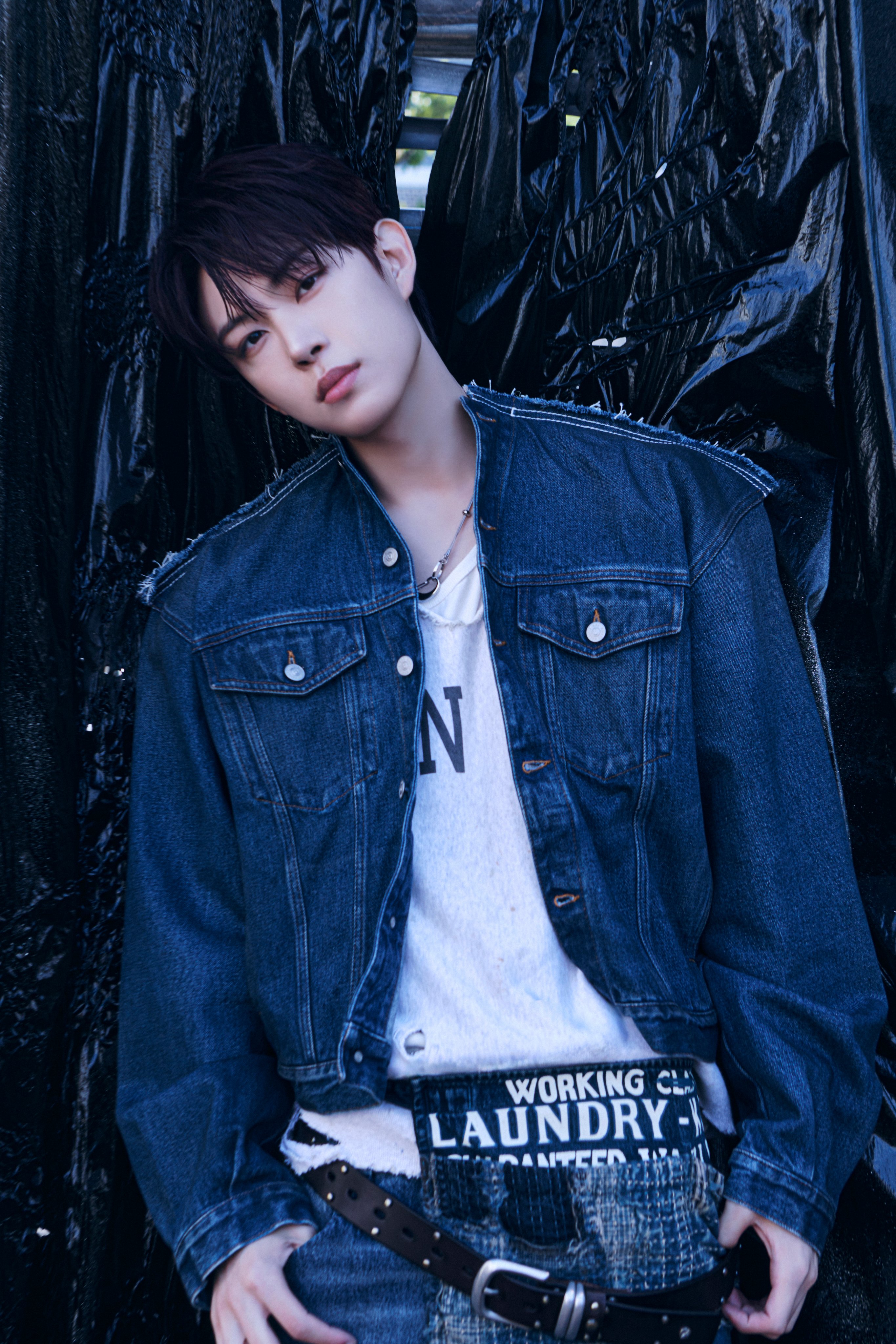 [잡담] 알디원 건우 컨포 컬러랑 흑백 느낌 다르게 나와서 | 인스티즈