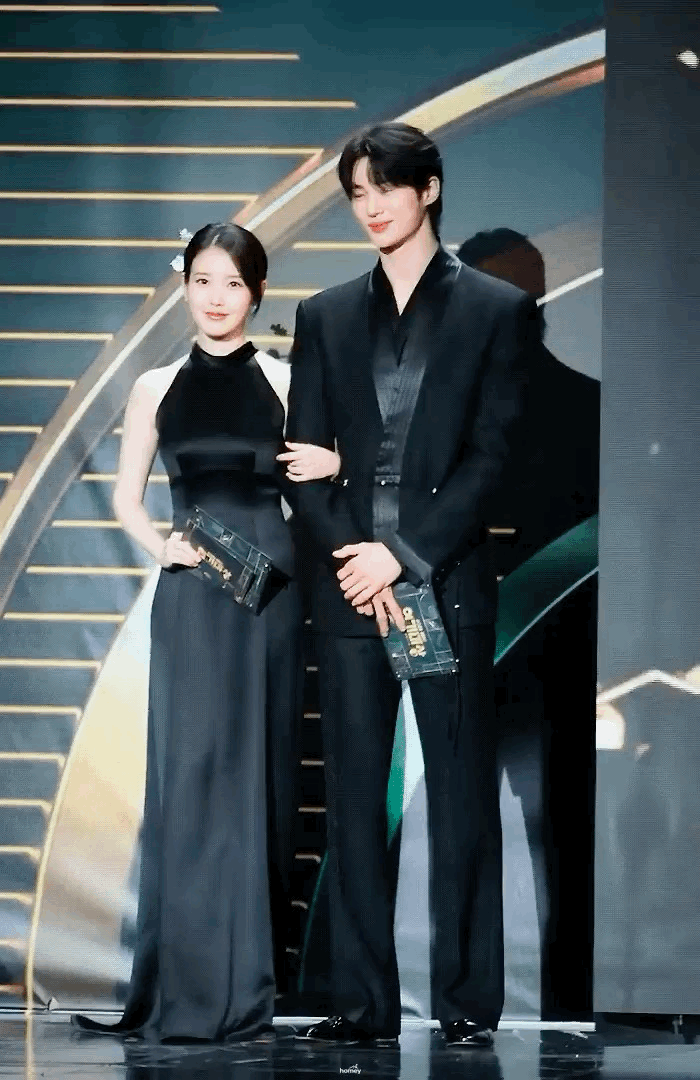 [잡담] 대군부인) 솔직히 이 투샷짤은 역대급 레전드라고 봄 | 인스티즈