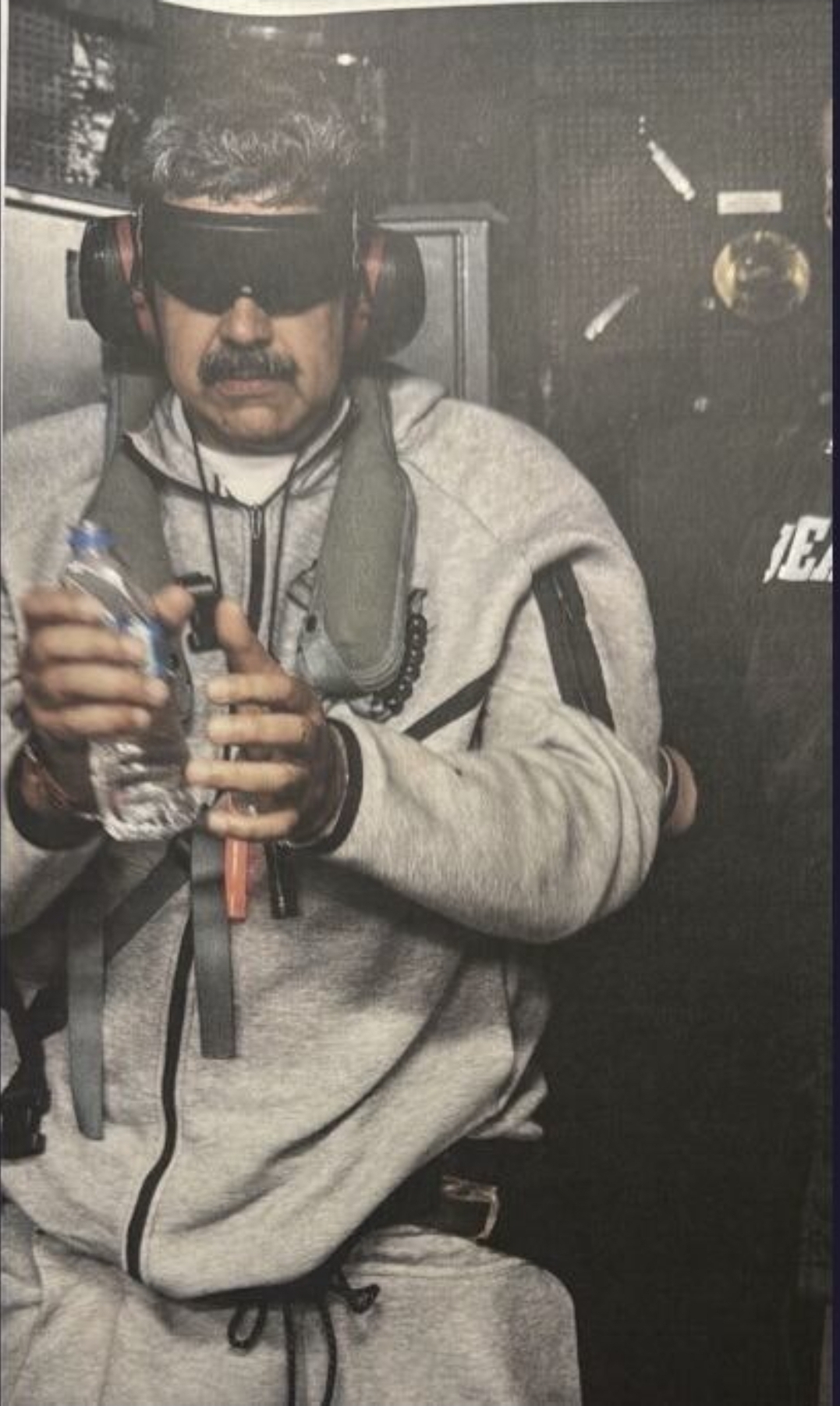 [정보/소식] [속보] 미국에 생포된 베네수엘라 독재자 사진 최초공개 | 인스티즈