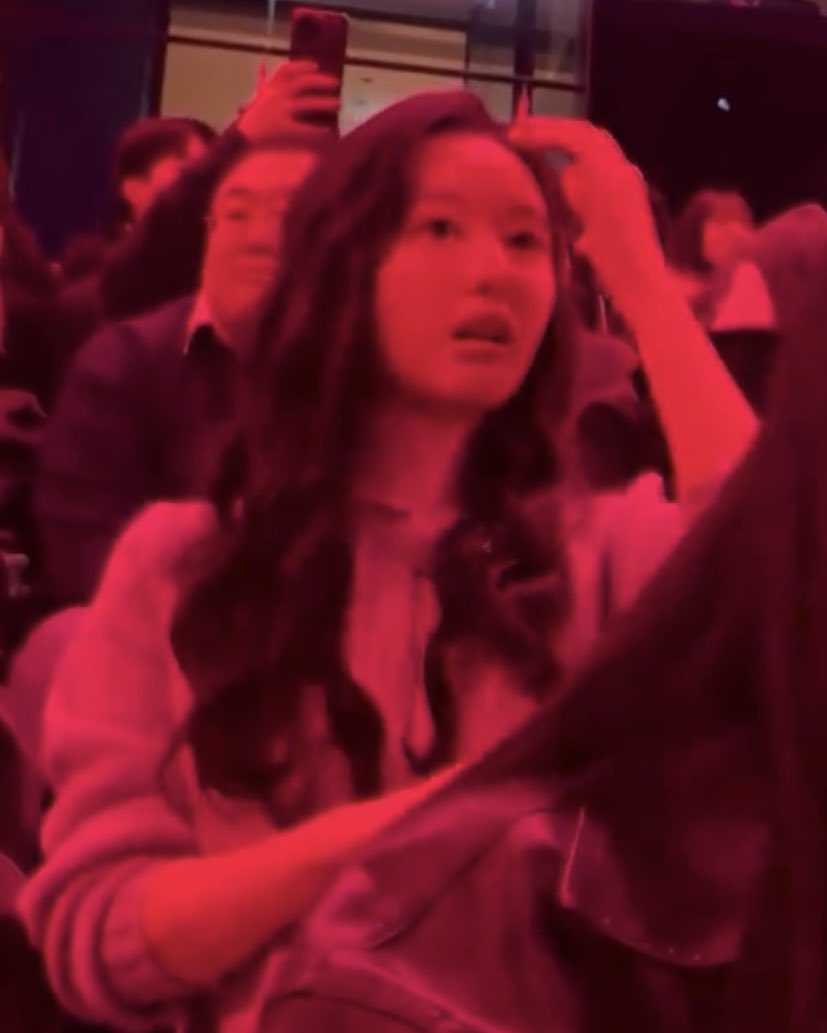 [잡담] 김지원) 김지원 실물 느낌 폰카짤 | 인스티즈