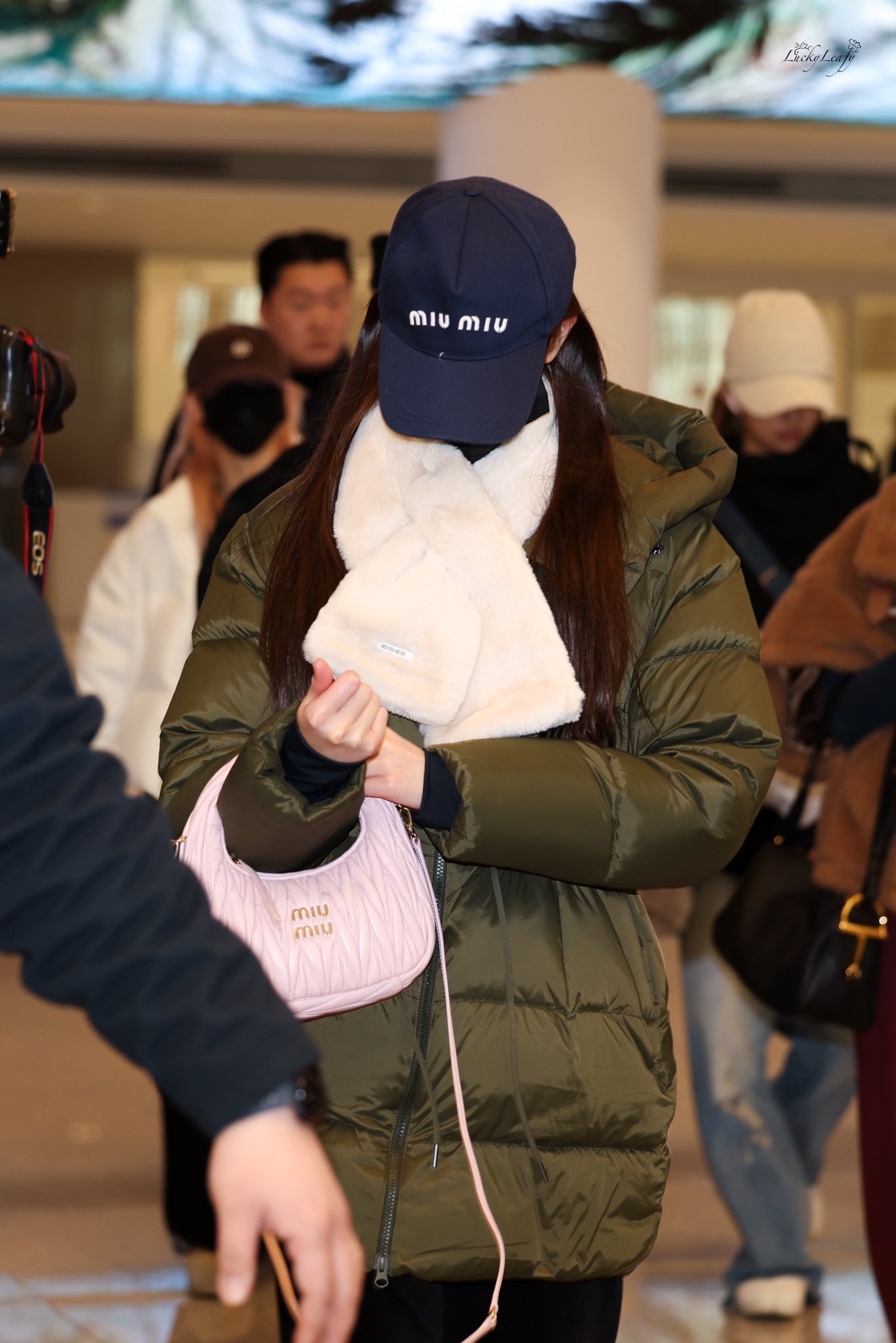 [잡담] 260104 장원영 공항 입국 고화질 | 인스티즈