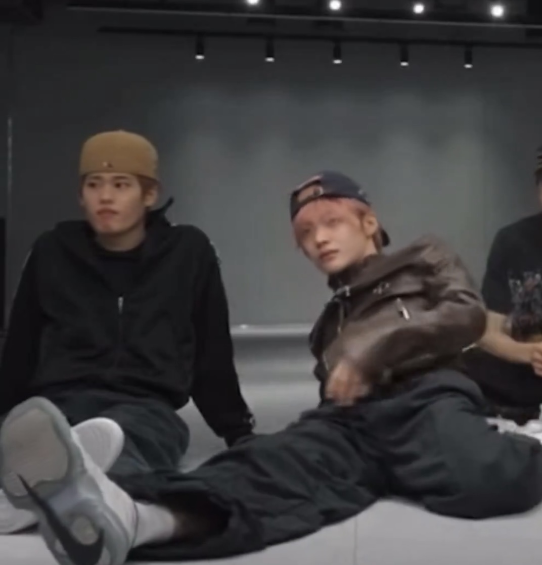 [잡담] 원빈이 양말 바꿨나 약간 서운하다 | 인스티즈