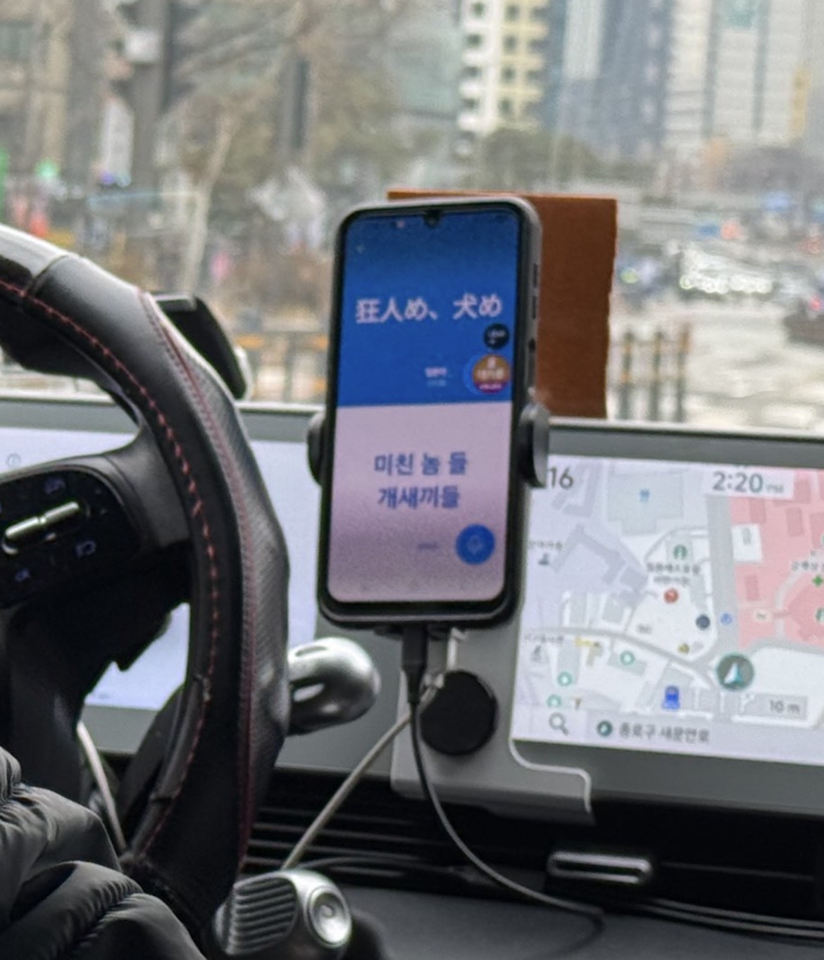 [잡담] 한국에서 택시타고 기사님께 진짜 "sibal”을 처음 들어서 감동한 외국인 | 인스티즈