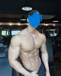 [잡담] 근데 원래 20대 초중반 여자애들은 이런 남자근육 싫어해? | 인스티즈