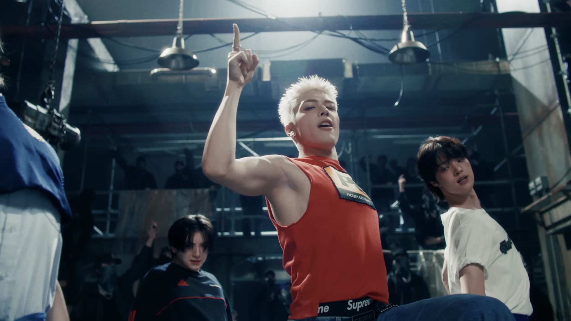 [잡담] 앤팀 백투라 뮤비보고 비주얼 충격받음 | 인스티즈