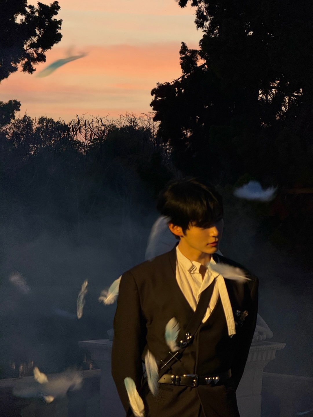 [잡담] 성한빈 블루때 진짜 너무 잘생기고 좋다 | 인스티즈