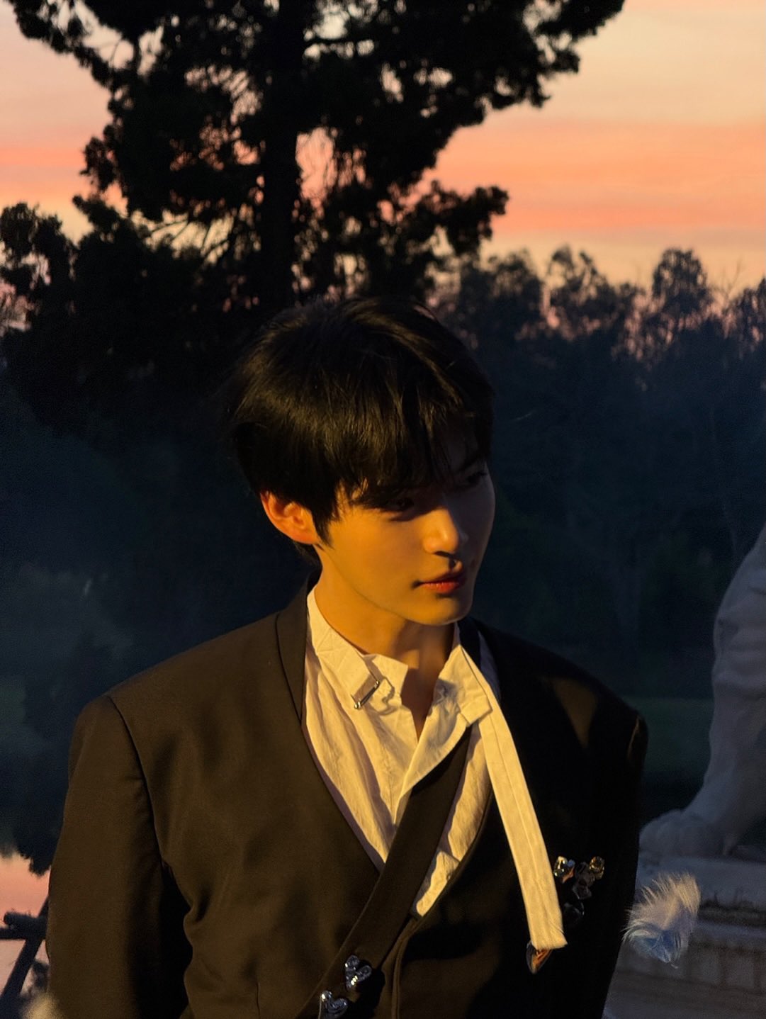 [잡담] 성한빈 블루때 진짜 너무 잘생기고 좋다 | 인스티즈