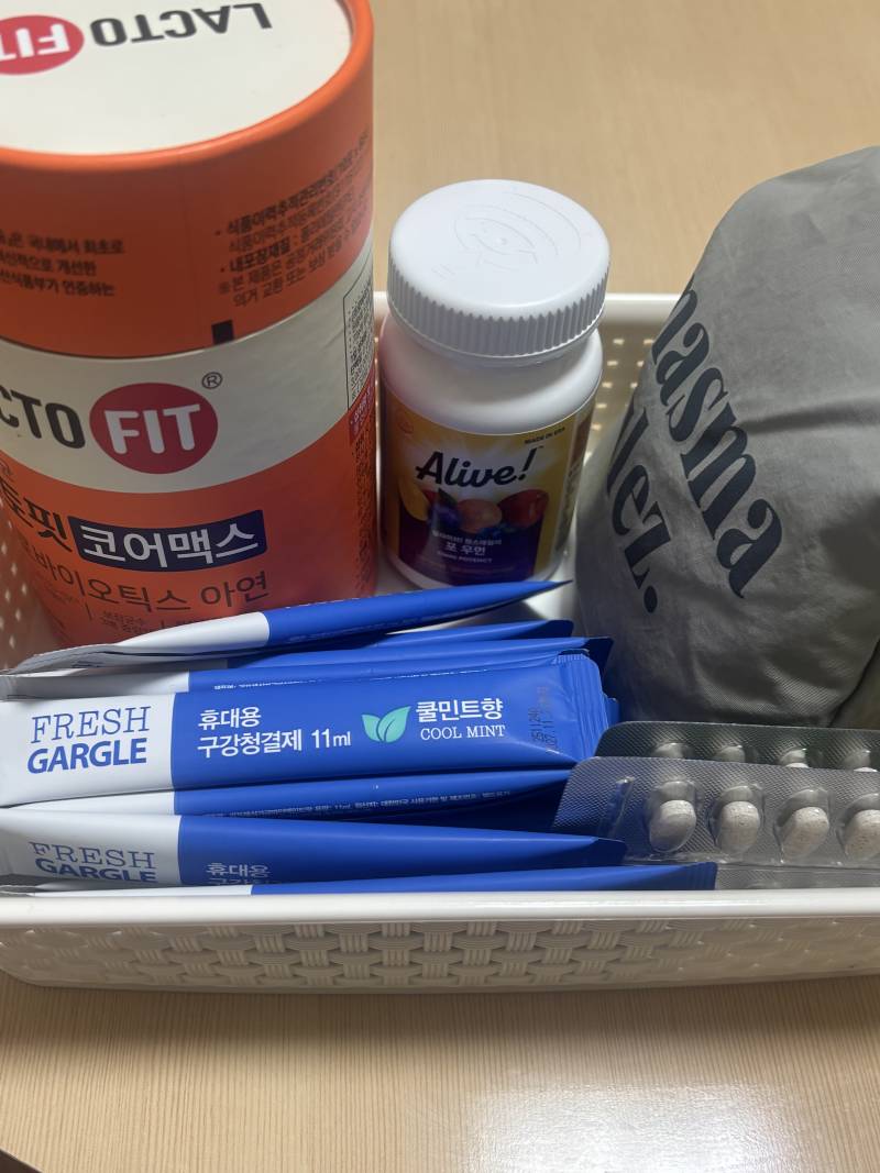 [잡담] 인턴인데 회사 책상에 이거 올려놓아도 괜찮겟지...? | 인스티즈