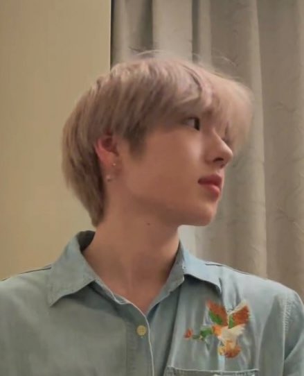 [잡담] 사쿠야 고개돌릴때마다 자꾸 흠칫하게됨 | 인스티즈