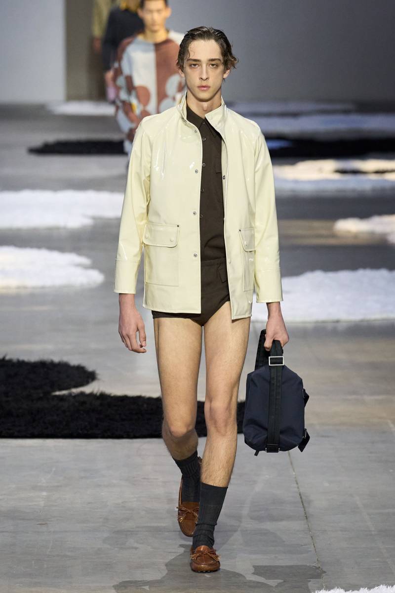 현재 프라다가 유행 시동건 패션템..JPG | 인스티즈