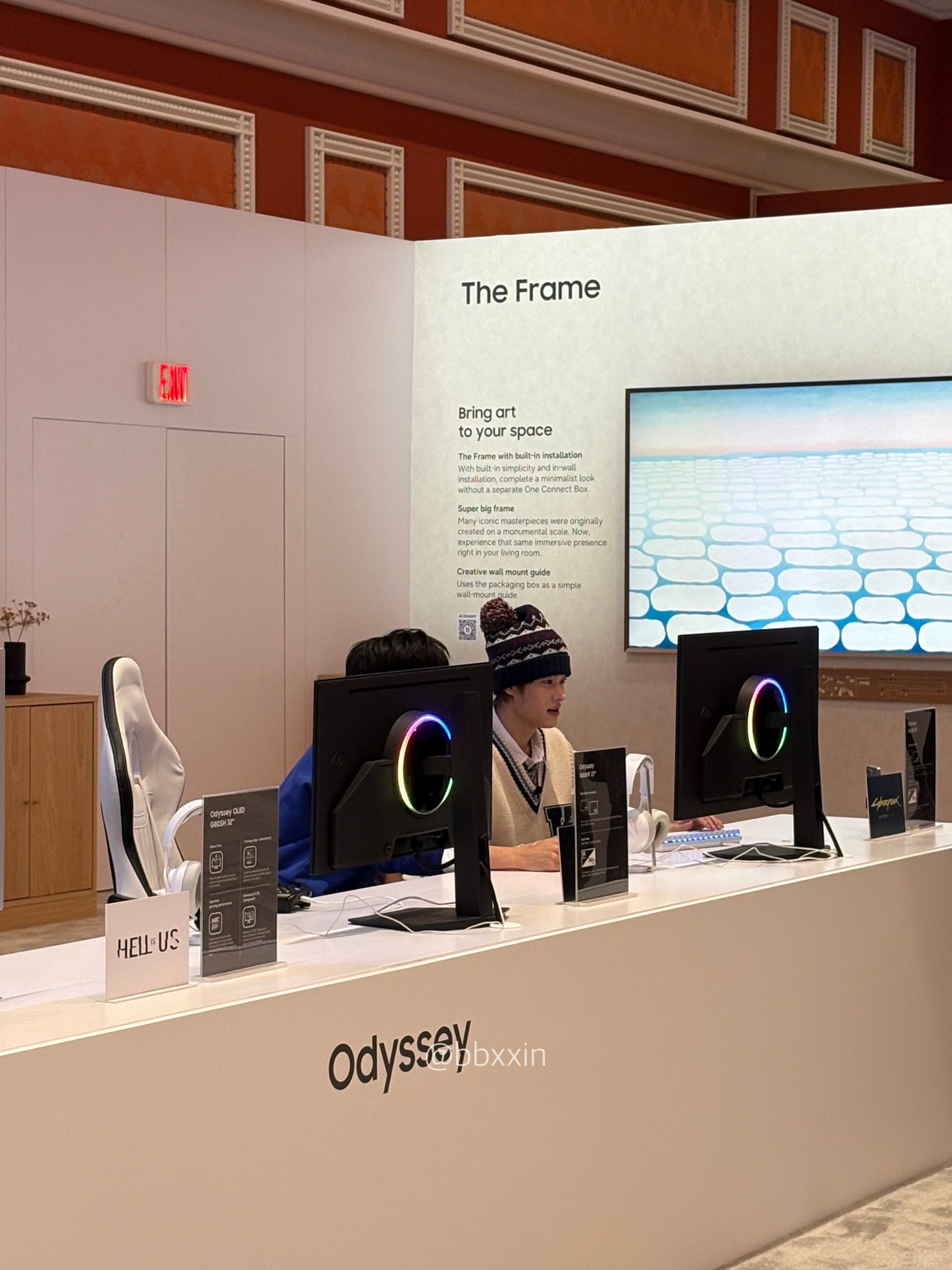 [잡담] 하 라이즈 겜돌이들 게이밍모니터로 직진하는겈ㅋㅋㅋ | 인스티즈