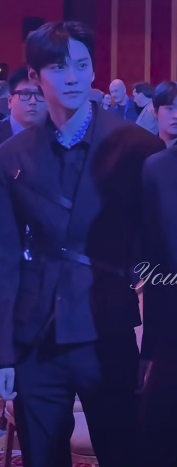 [잡담] 은석 수트에 벨트? 잘어울려서 | 인스티즈