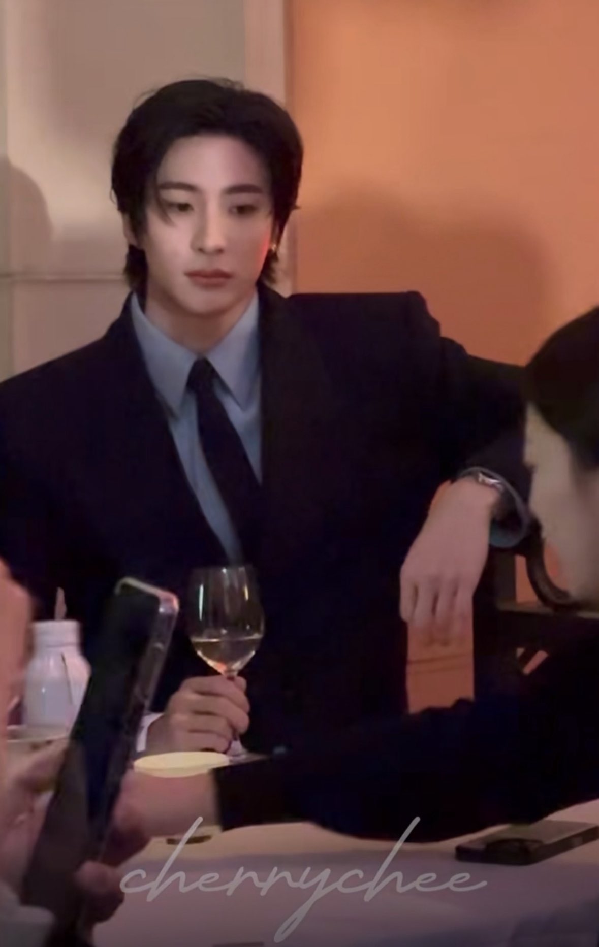 [잡담] 앤톤 여기 뭐하나 나쁜게없어 | 인스티즈