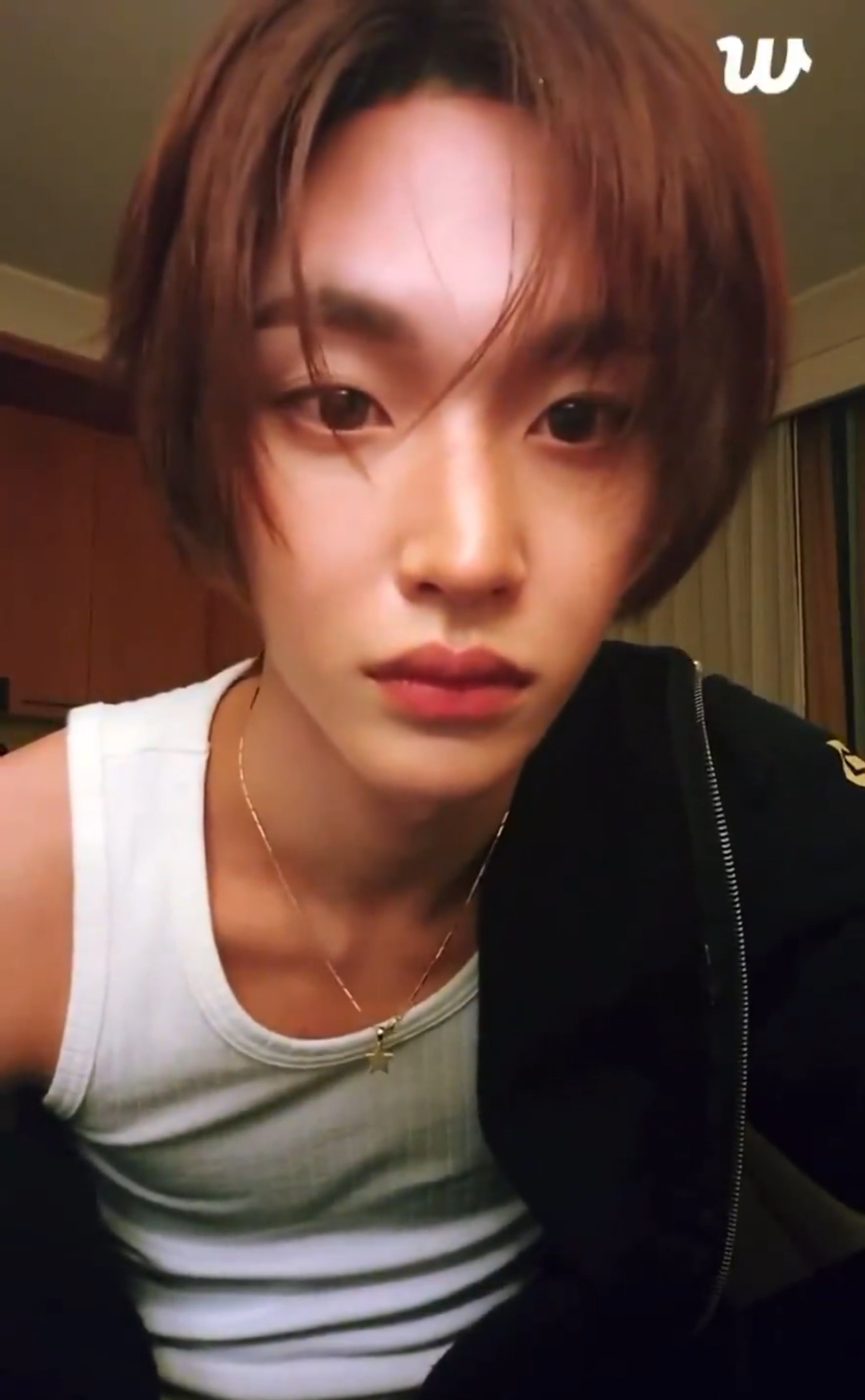 [잡담] 팬 들어오는거 기다리는 원빈 보셈 | 인스티즈