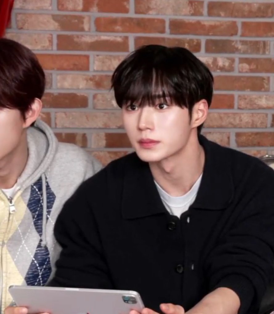 [잡담] 어제 알디원라이브 준서 진짜 잘생겼었어 완전 기살아 | 인스티즈