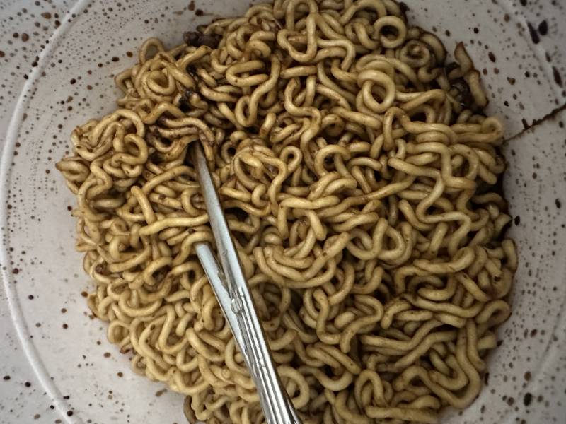 [잡담] 머야 이거 디자인은 구린데 맛있음(하림 볶음짜장면) | 인스티즈