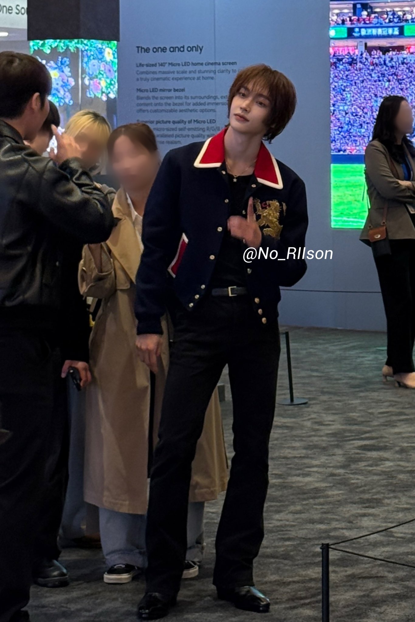 [잡담] 원빈 오늘 이 사진 존/나 연예인 그 자체다ㅋㅋㅋㅋㅋ | 인스티즈