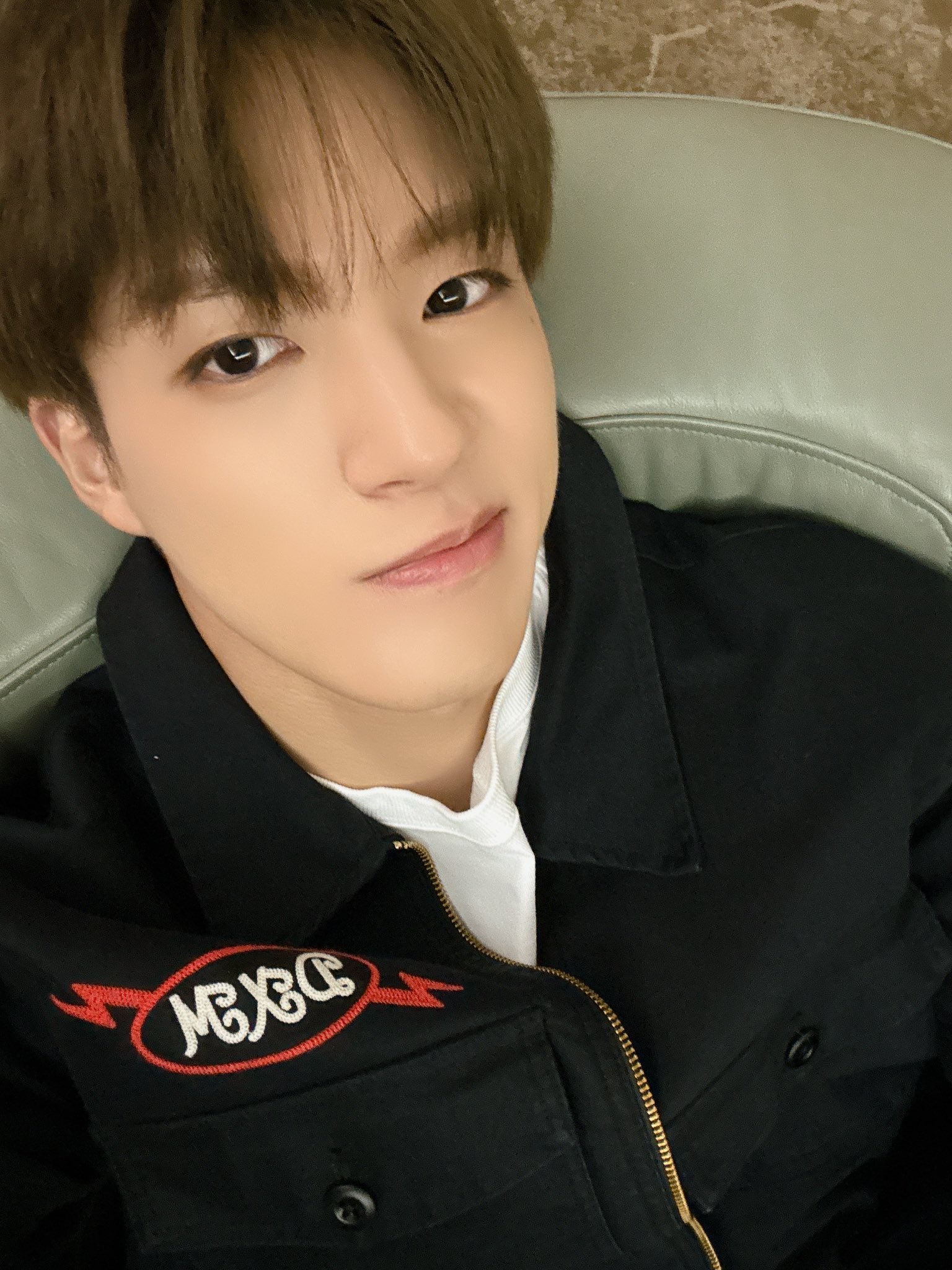 [잡담] 누가 제노한테 너 갈발 진짜 잘 어울린다고 속삭여줬으면 좋겠다 | 인스티즈