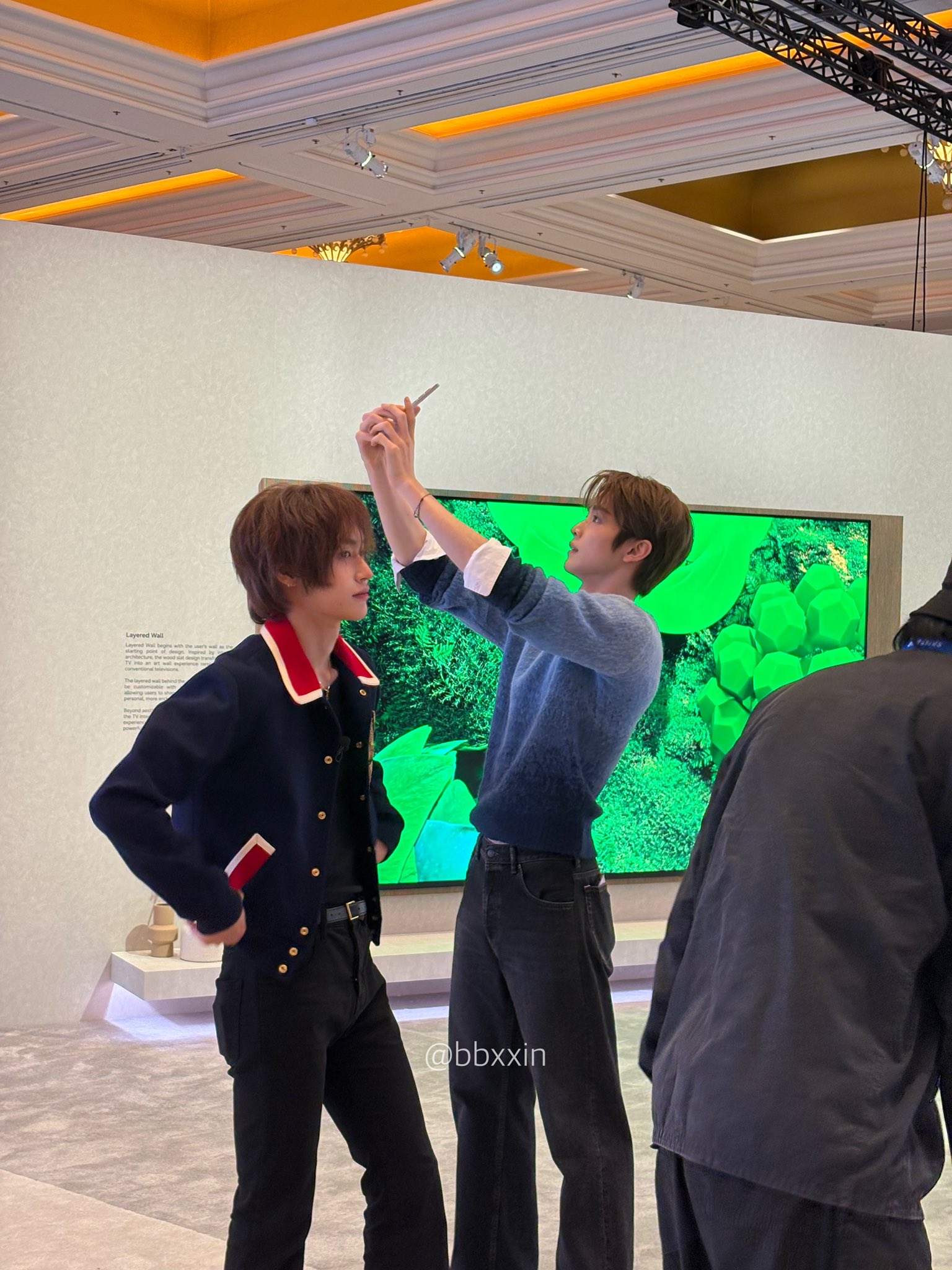 [잡담] 원빈이 셀린느 입었는데 귀엽다(+영상추가) | 인스티즈