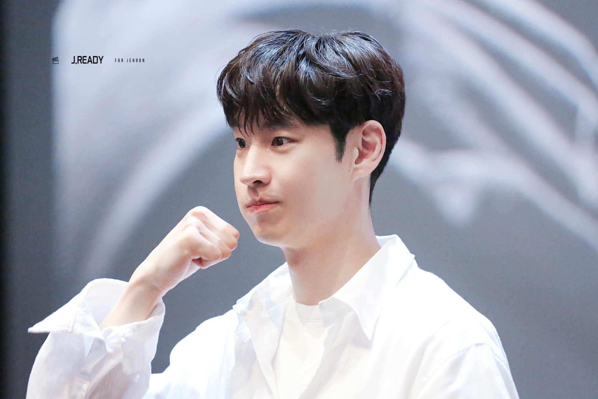 [잡담] 아 이제훈 아궁빵 몰라서 아구창빵 포즈로 하고 다녔대 ㅋㅋㅋㅋㅋㅋ | 인스티즈