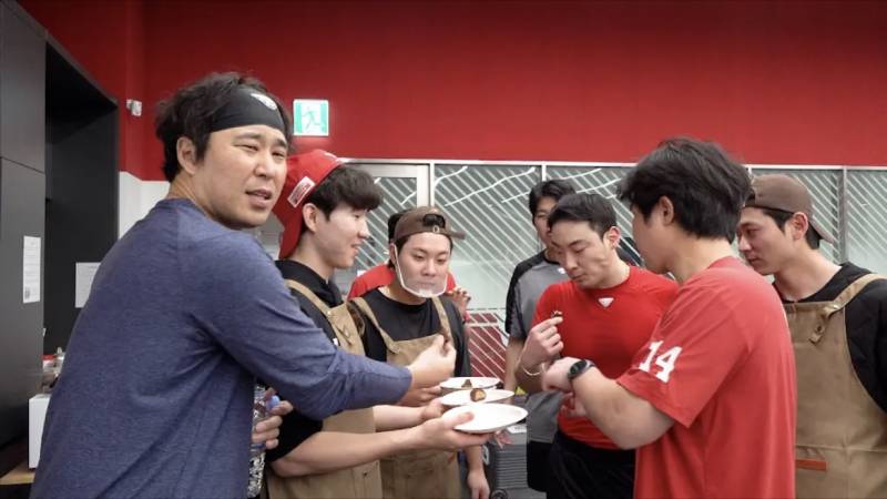 [잡담] 금요일에 성한상현준우 두쫀쿠 만드는 쓱튭 뜬대 | 인스티즈