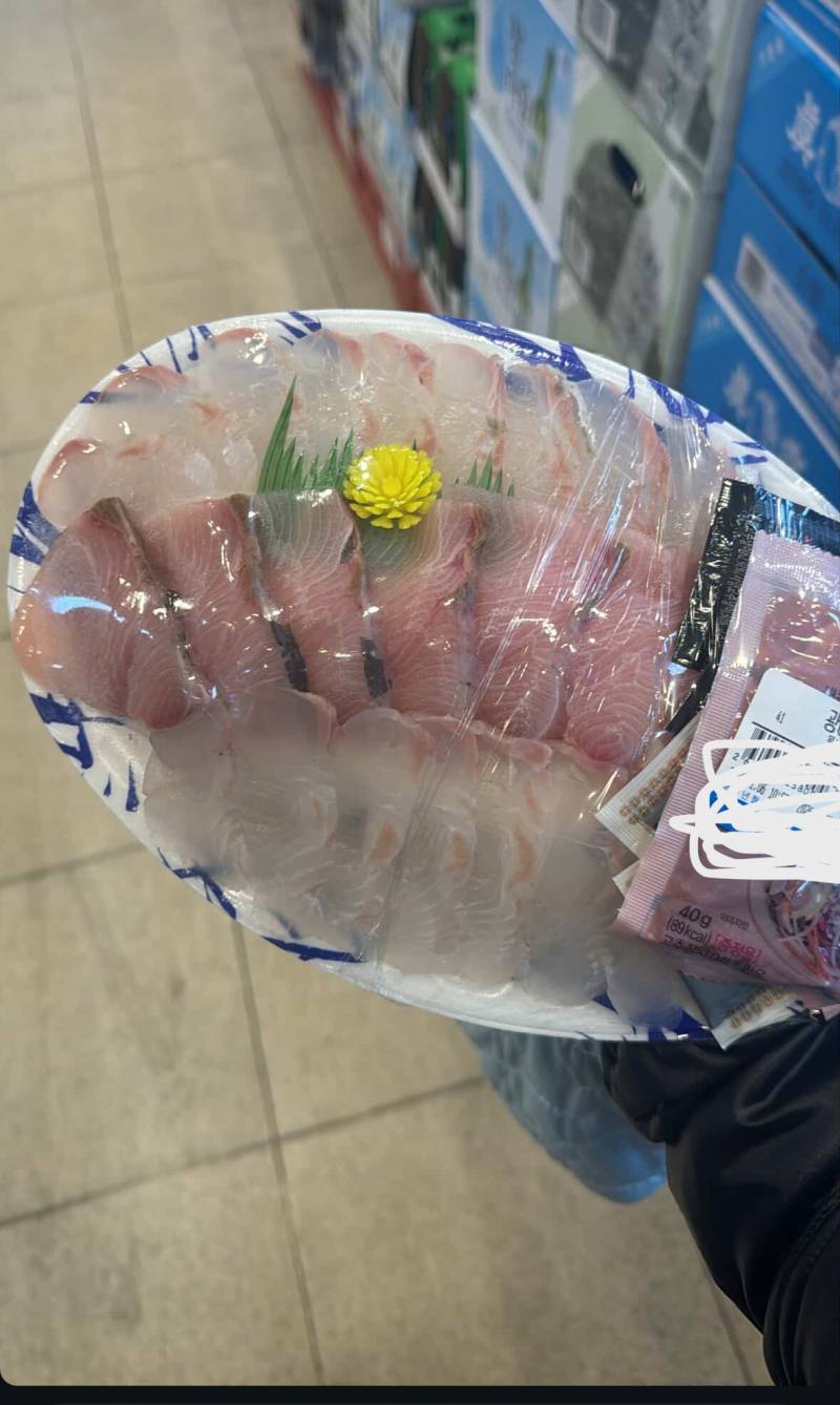 [잡담] 혼자 회 한접시 먹을 수 있음? | 인스티즈