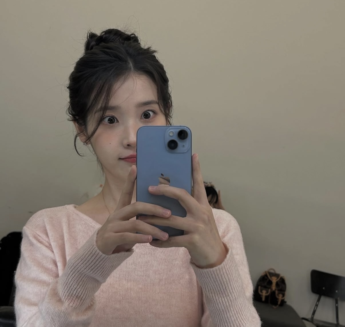 [잡담] 아이유 이 머리 어케 하는 걸까? 손민수 하고 싶다 | 인스티즈