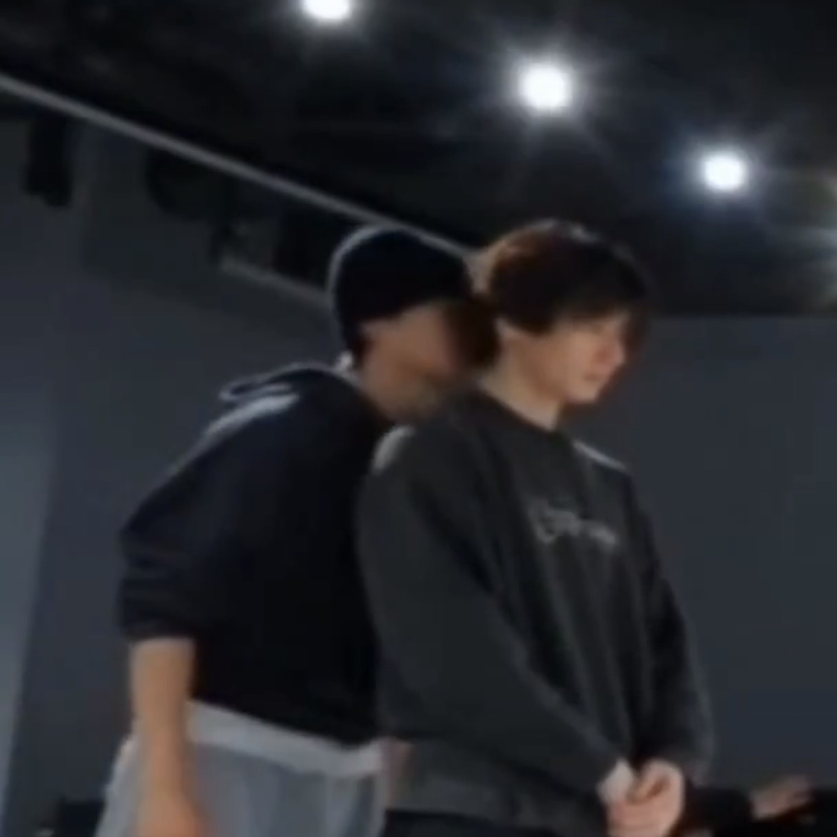 [잡담] Q. 라이즈 은석이 앤톤 강아지꼬순내 맡은 횟수는? | 인스티즈