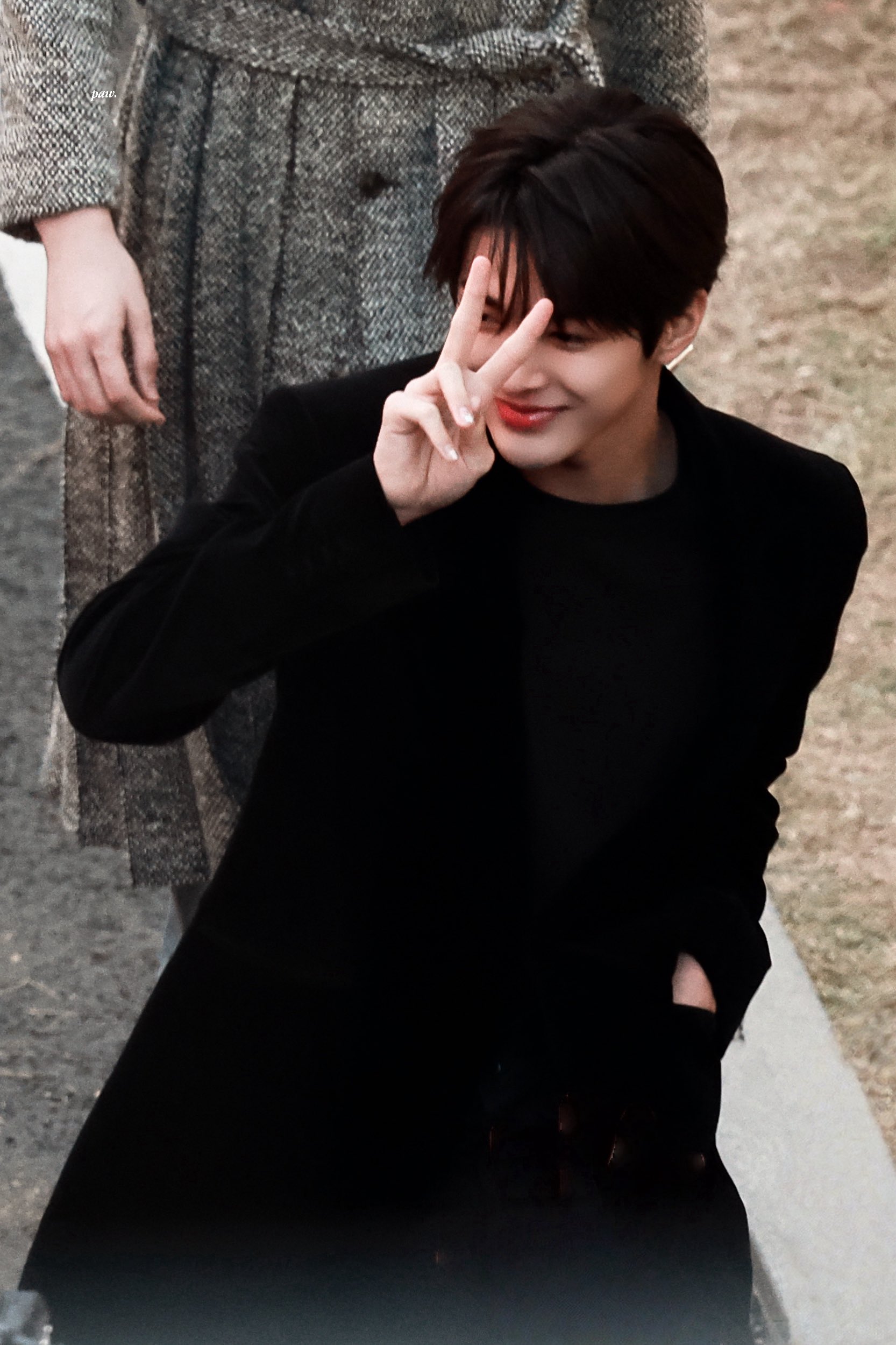 [잡담] 건호가 아무리 성숙해도 등장하면서 브이를 하는ㅋㅋ | 인스티즈