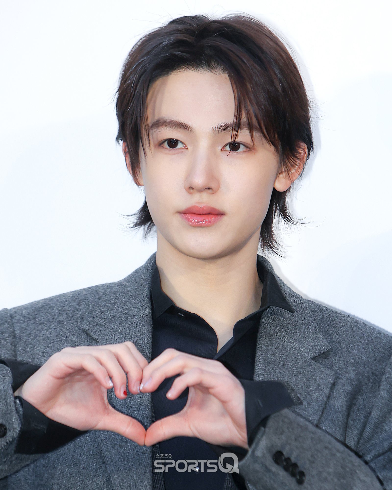 [잡담] 코르티스 엄앤안 기사사진인데도 너무 잘생겼어 | 인스티즈