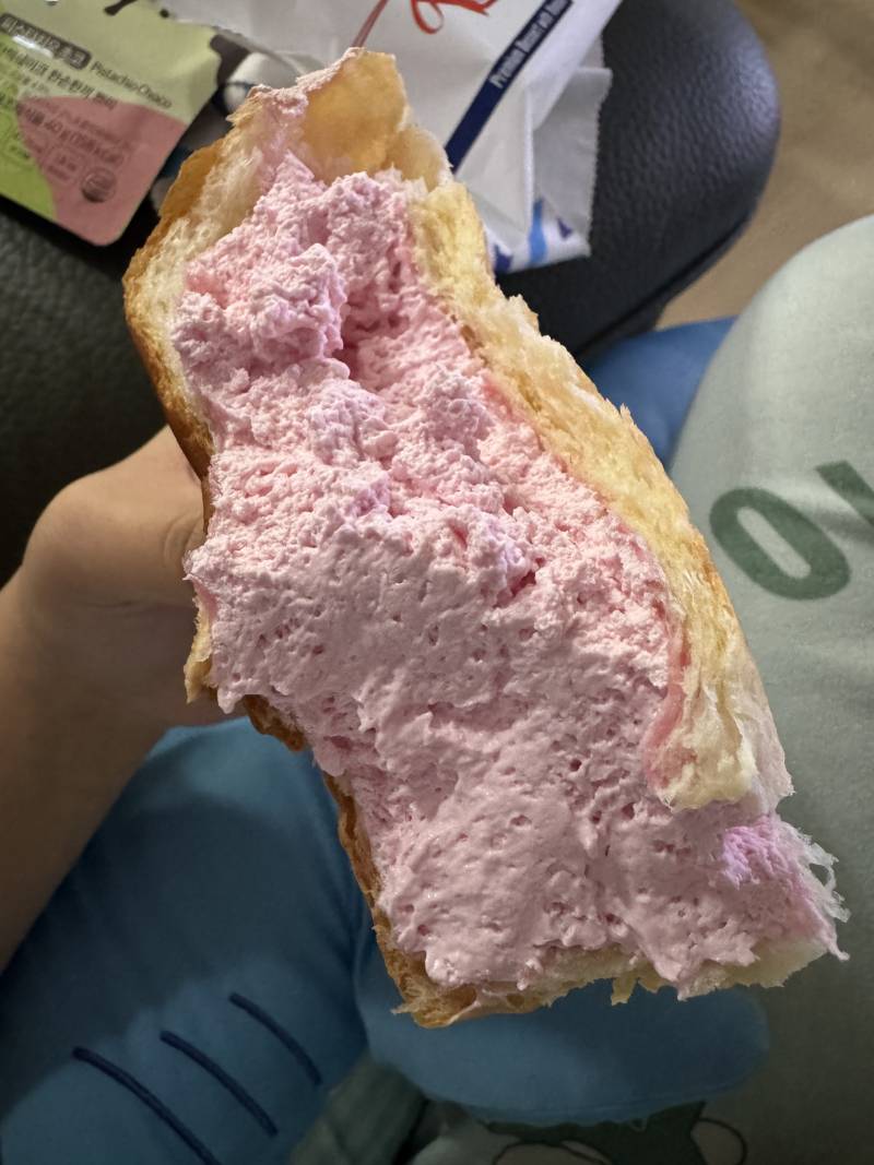 연세 딸기생크림빵 마시따!! | 인스티즈