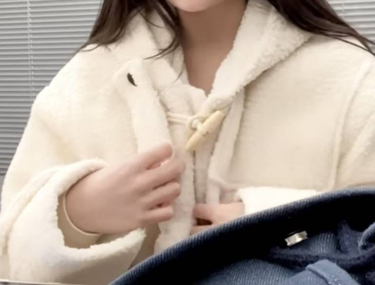 [잡담] 떡볶이 더플코트 정보 찾아줘!!! 너무 간절해 | 인스티즈