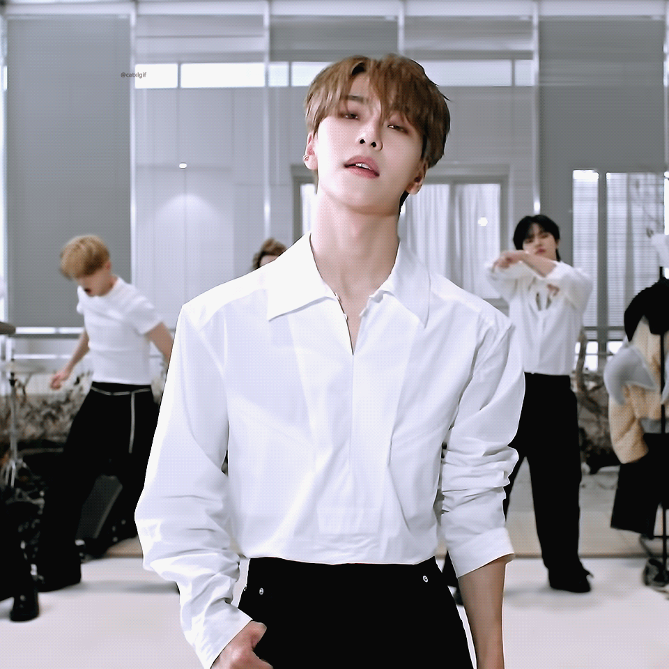 [잡담] 허씬롱 티저 옷 평범하다 생각했는데 | 인스티즈